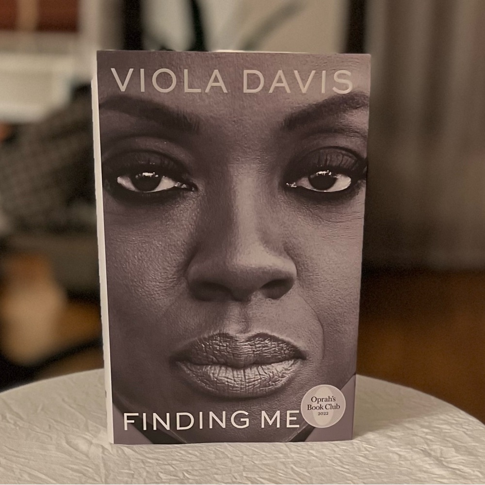 291 pages. Very enjoyable and at times you will feel sorry for little Viola. ☹️